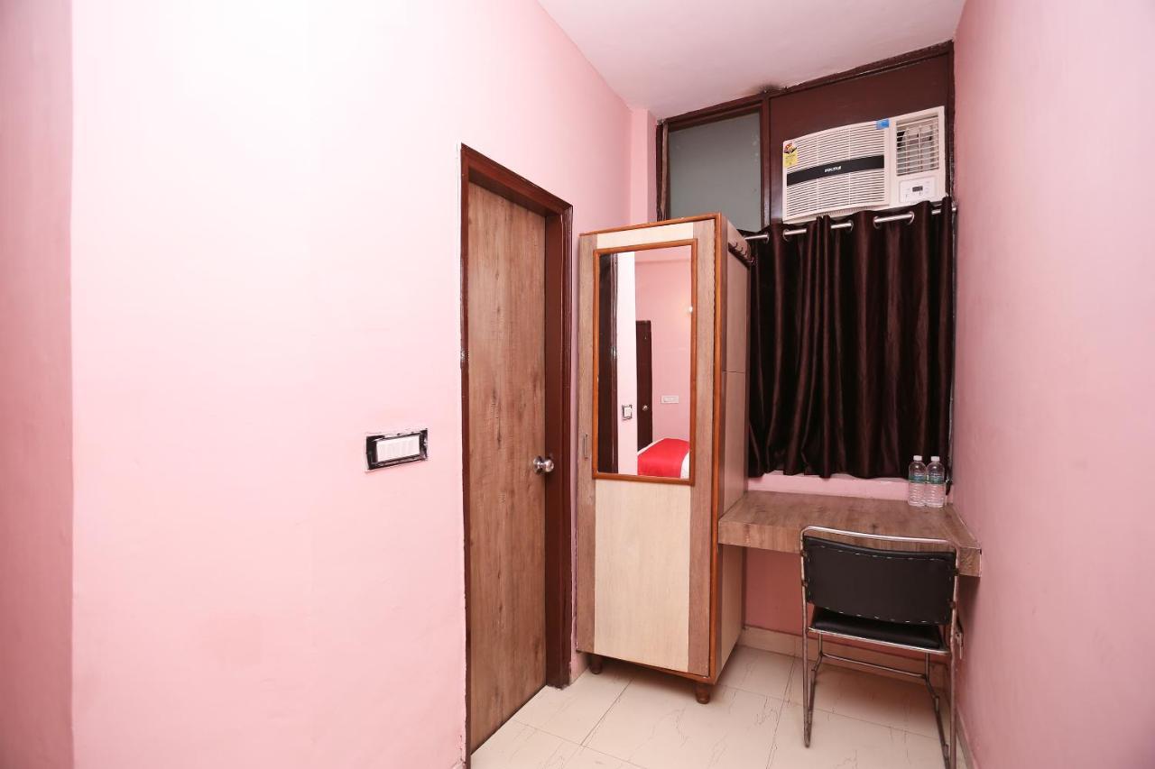 Oyo Flagship 14774 Sector 14 Gurgaon Hotel Exterior photo