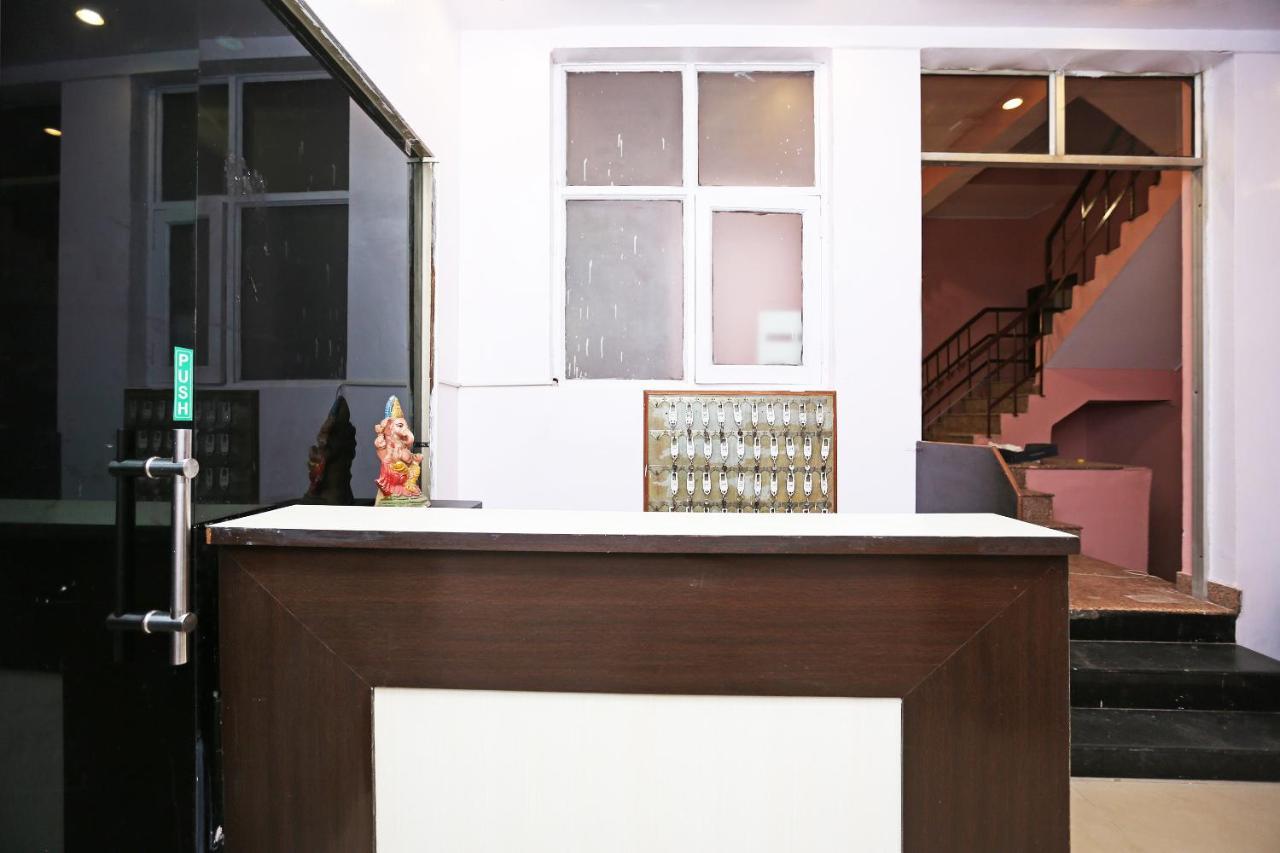 Oyo Flagship 14774 Sector 14 Gurgaon Hotel Exterior photo