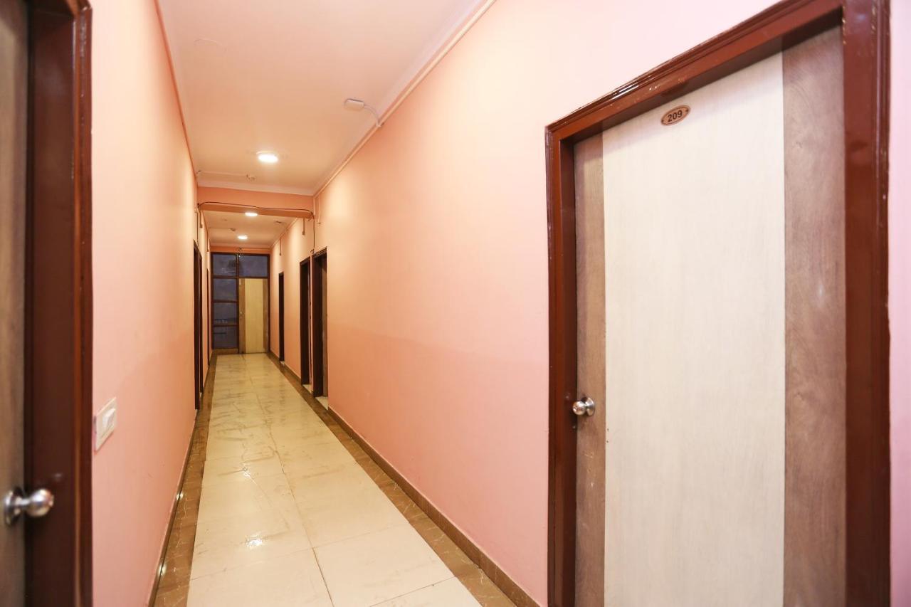 Oyo Flagship 14774 Sector 14 Gurgaon Hotel Exterior photo