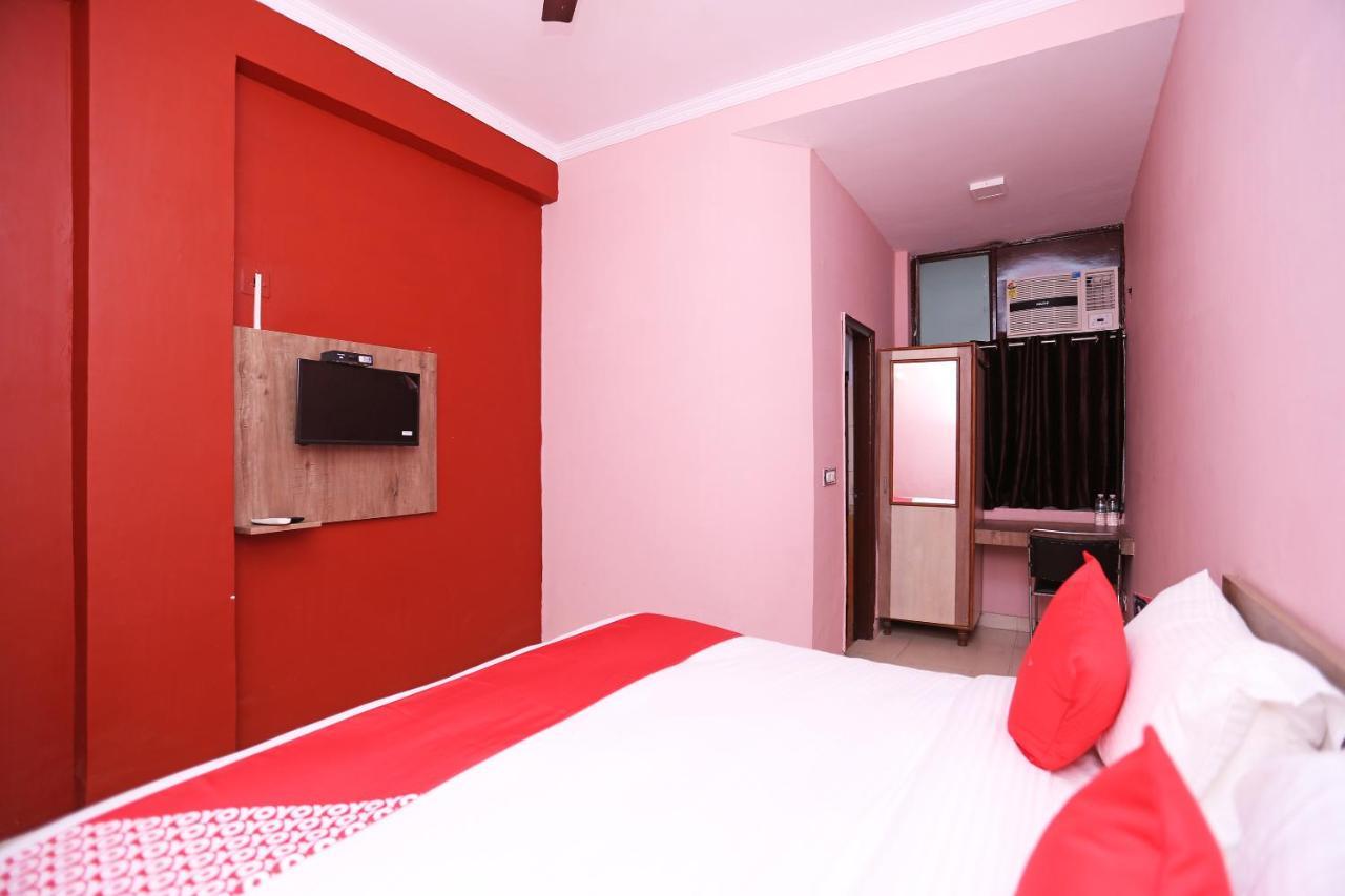 Oyo Flagship 14774 Sector 14 Gurgaon Hotel Exterior photo