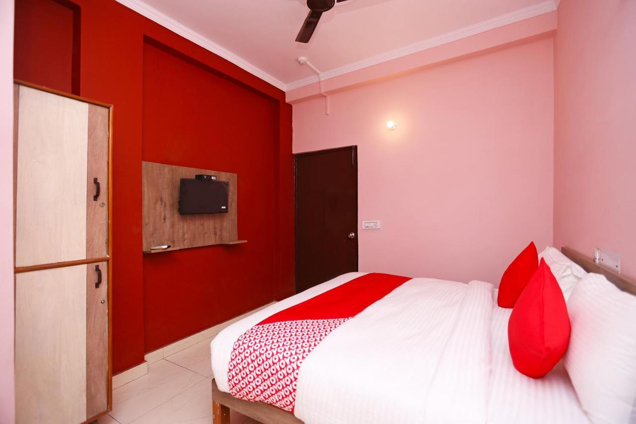 Oyo Flagship 14774 Sector 14 Gurgaon Hotel Exterior photo