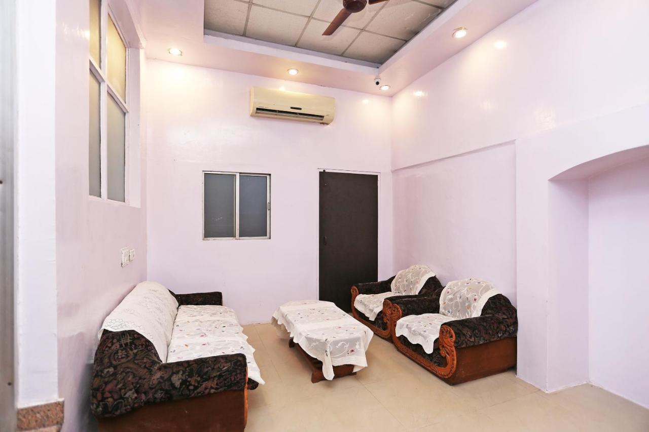 Oyo Flagship 14774 Sector 14 Gurgaon Hotel Exterior photo