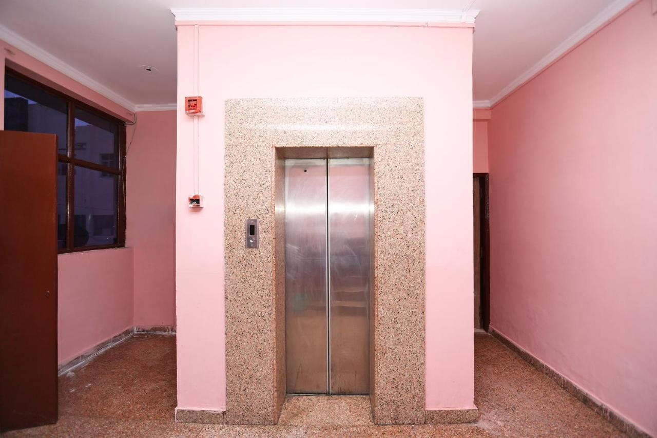 Oyo Flagship 14774 Sector 14 Gurgaon Hotel Exterior photo