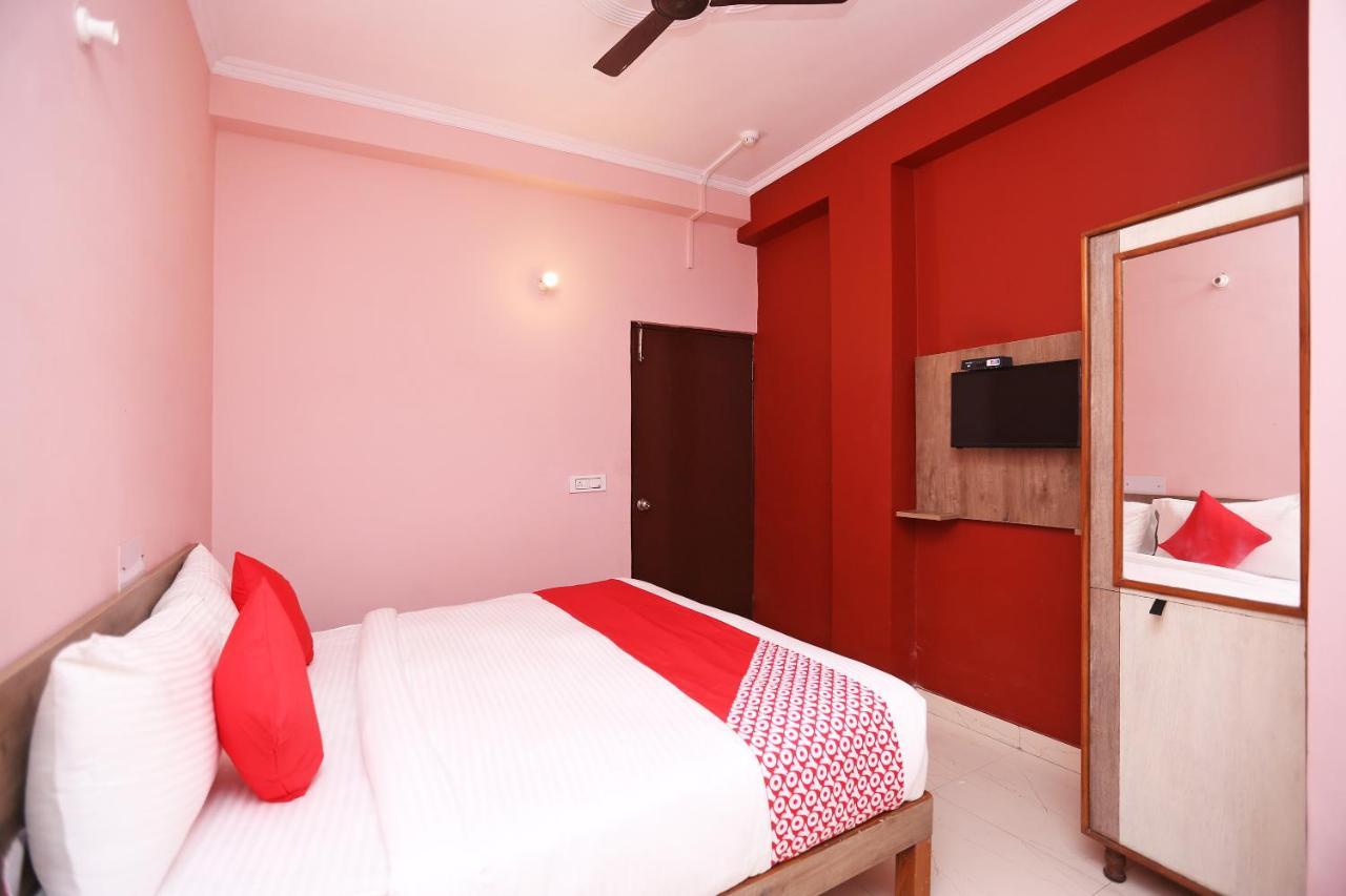 Oyo Flagship 14774 Sector 14 Gurgaon Hotel Exterior photo