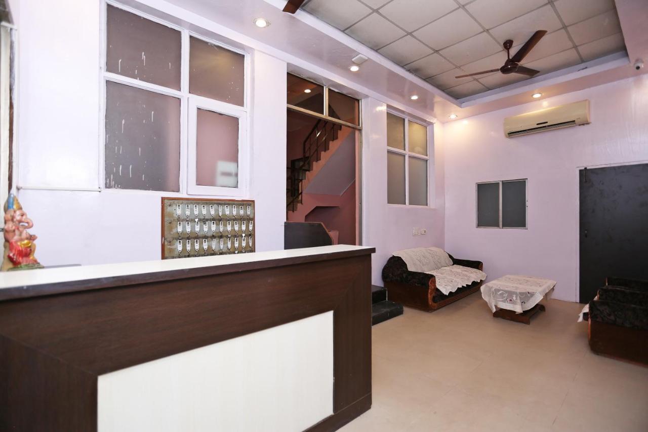 Oyo Flagship 14774 Sector 14 Gurgaon Hotel Exterior photo